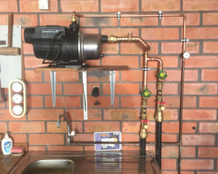 Plaatsen of vervangen regenwaterpomp in Zeveneken? Gratis offerte!